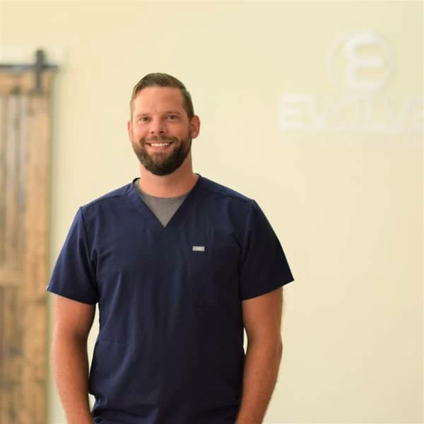 dr travis bond - chiropractor in freeport il